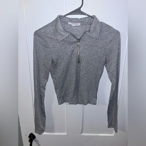 Small gray long sleeve crop top